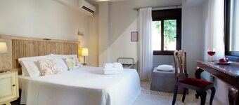 Live in Athens, Psyrri Central Apartments
