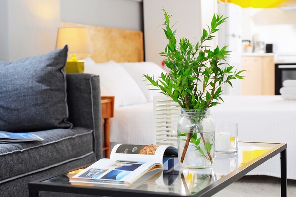 都會公寓 (Hello Yellow! #07) | 起居區 | 24-吋平面電視、數位頻道、電視