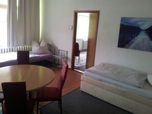 Classic Apartment, 2 Bedrooms | Desk, cribs/infant beds, rollaway beds, WiFi - Zimmervermietung Fuchs-Kupke (Grossschirma)