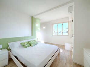 Habitación estándar | Ropa de cama de alta calidad, escritorio, sistema de insonorización