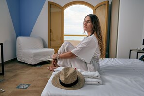 Habitación doble superior, vistas al mar | Ropa de cama de alta calidad, escritorio, sistema de insonorización