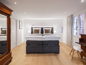 Luxury Apartment, 2 Bedrooms, Kitchen, City View | 2 bedrooms, premium bedding, down comforters, in-room safe