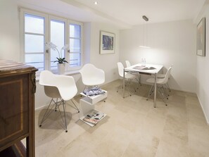 In-room dining - Domresidenz Regensburg (Regensburg)