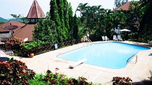 Outdoor pool - Khao Yai Wanalee Hotel & Resort (Pak Chong)
