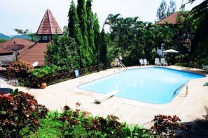 Outdoor pool - Khao Yai Wanalee Hotel & Resort (Pak Chong)