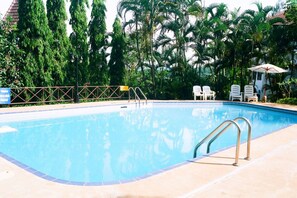 Outdoor pool - Khao Yai Wanalee Hotel & Resort (Pak Chong)