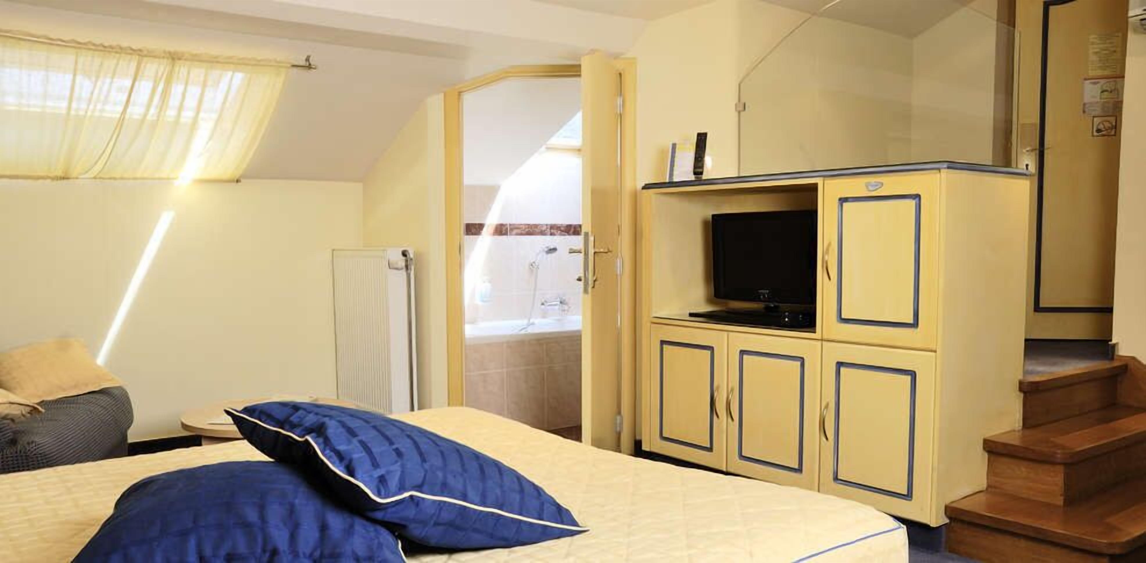 Minibar, in-room safe, individually furnished, desk