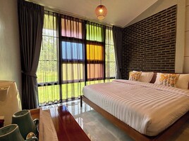 Suite | Minibar, in-room safe, desk, rollaway beds