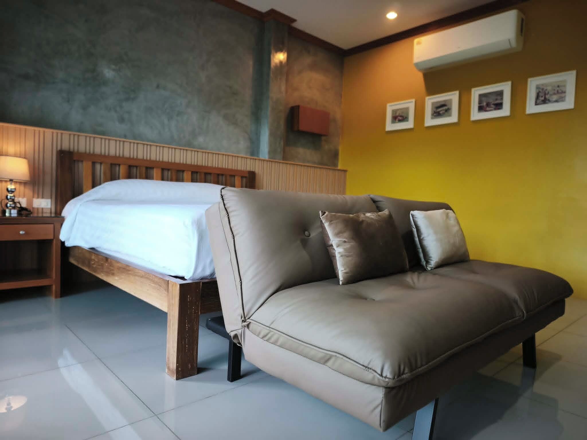 Suite, Balcony | Minibar, in-room safe, desk, WiFi (free)