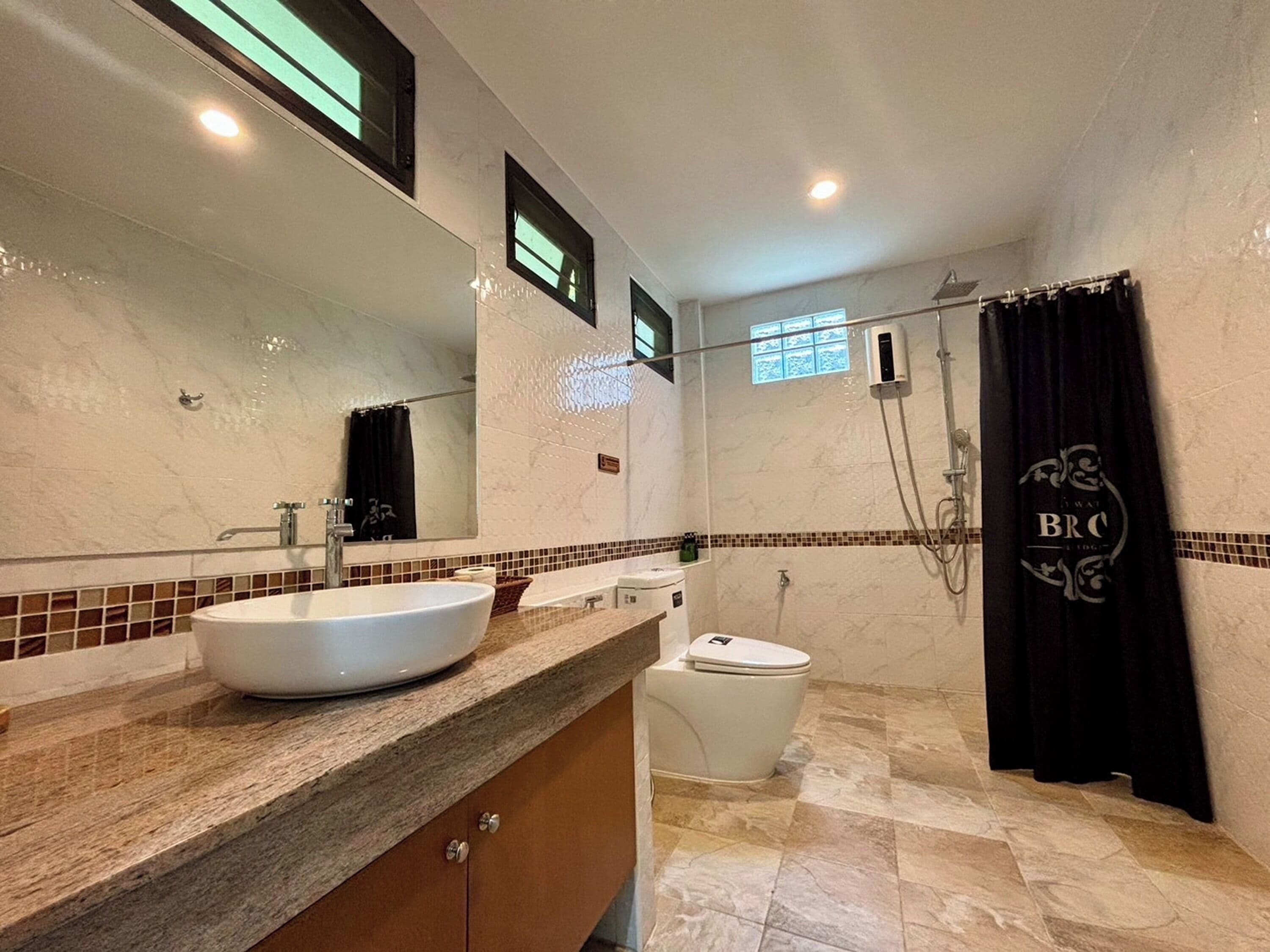 deluxe room | bathroom | shower, free toiletries, hair dryer, slippers