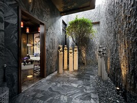 1 hálószoba, minibár ingyenes italokkal, egyedi berendezés és íróasztal