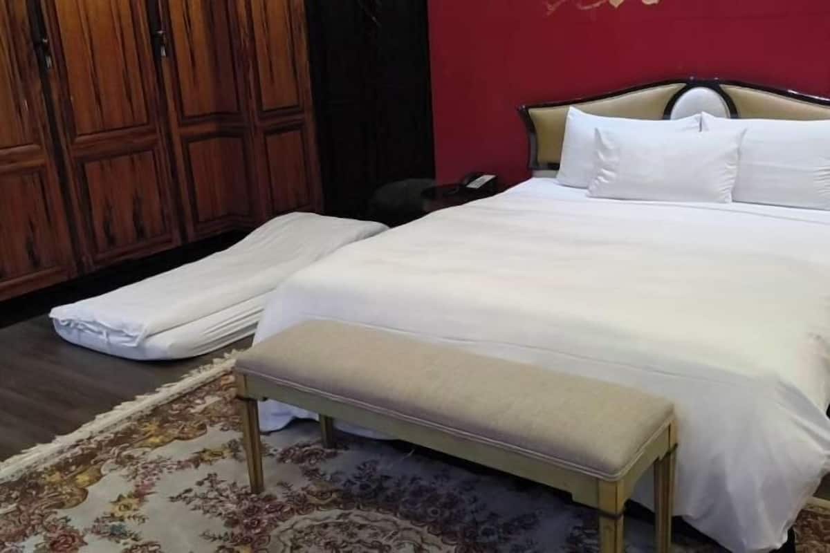 1 bedroom, free minibar, individually furnished, desk