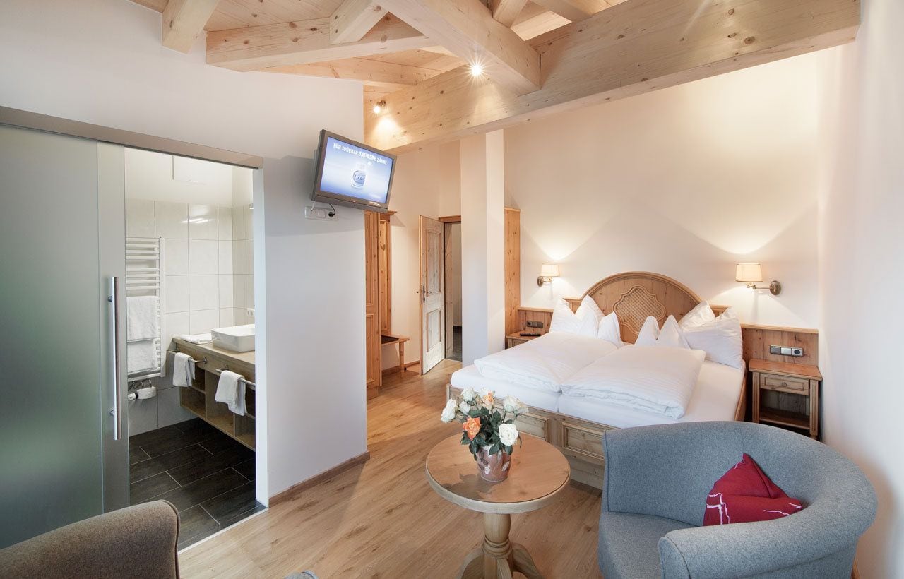 In-room safe, free WiFi, bed sheets