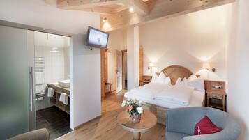 In-room safe, free WiFi, bed sheets