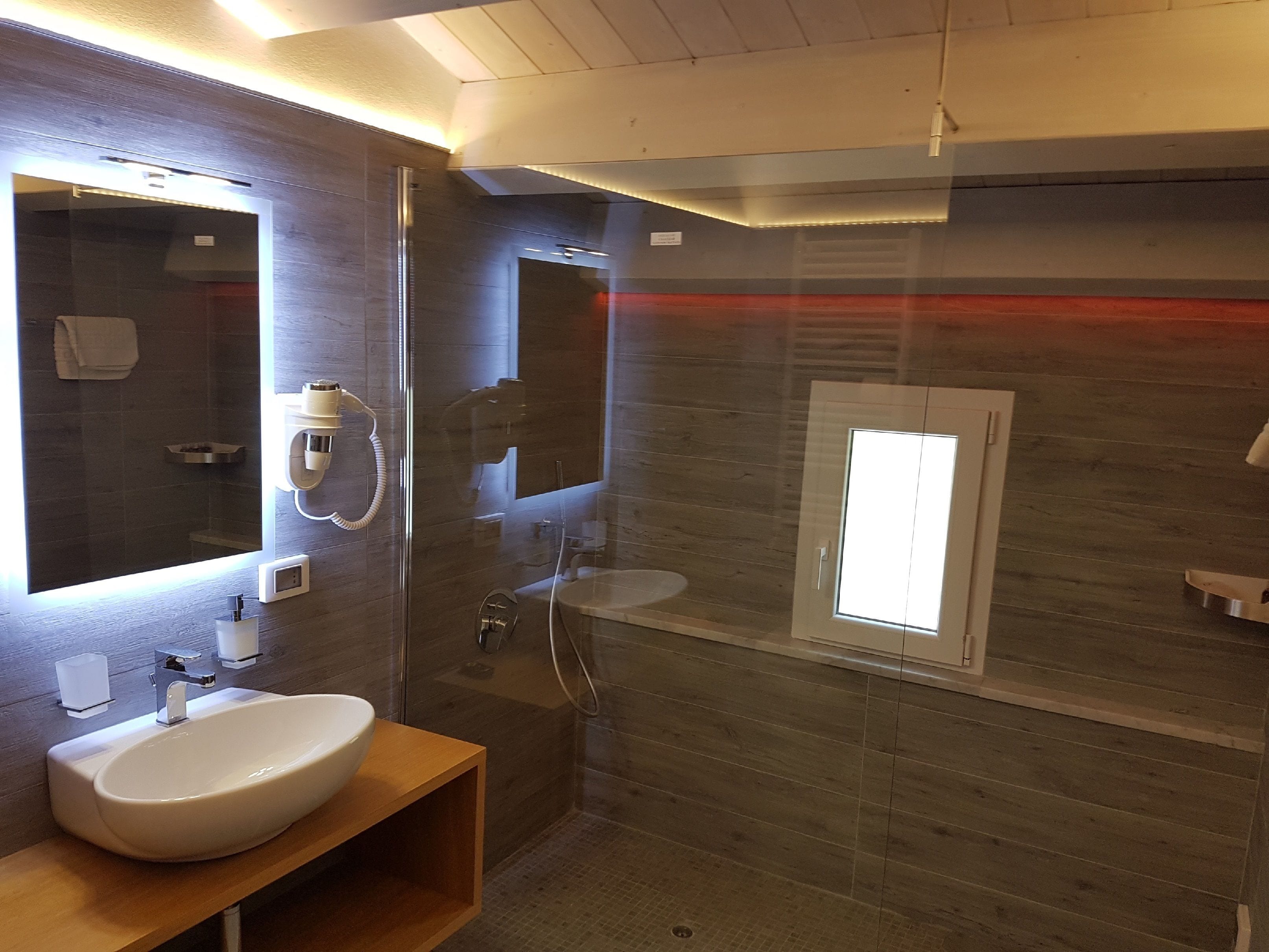 suite, terrace, garden area | bathroom | shower, hair dryer, bidet, towels