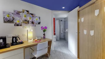 Doppel- oder Zweibettzimmer | Minibar, Zimmersafe, schallisolierte Zimmer, kostenloses WLAN