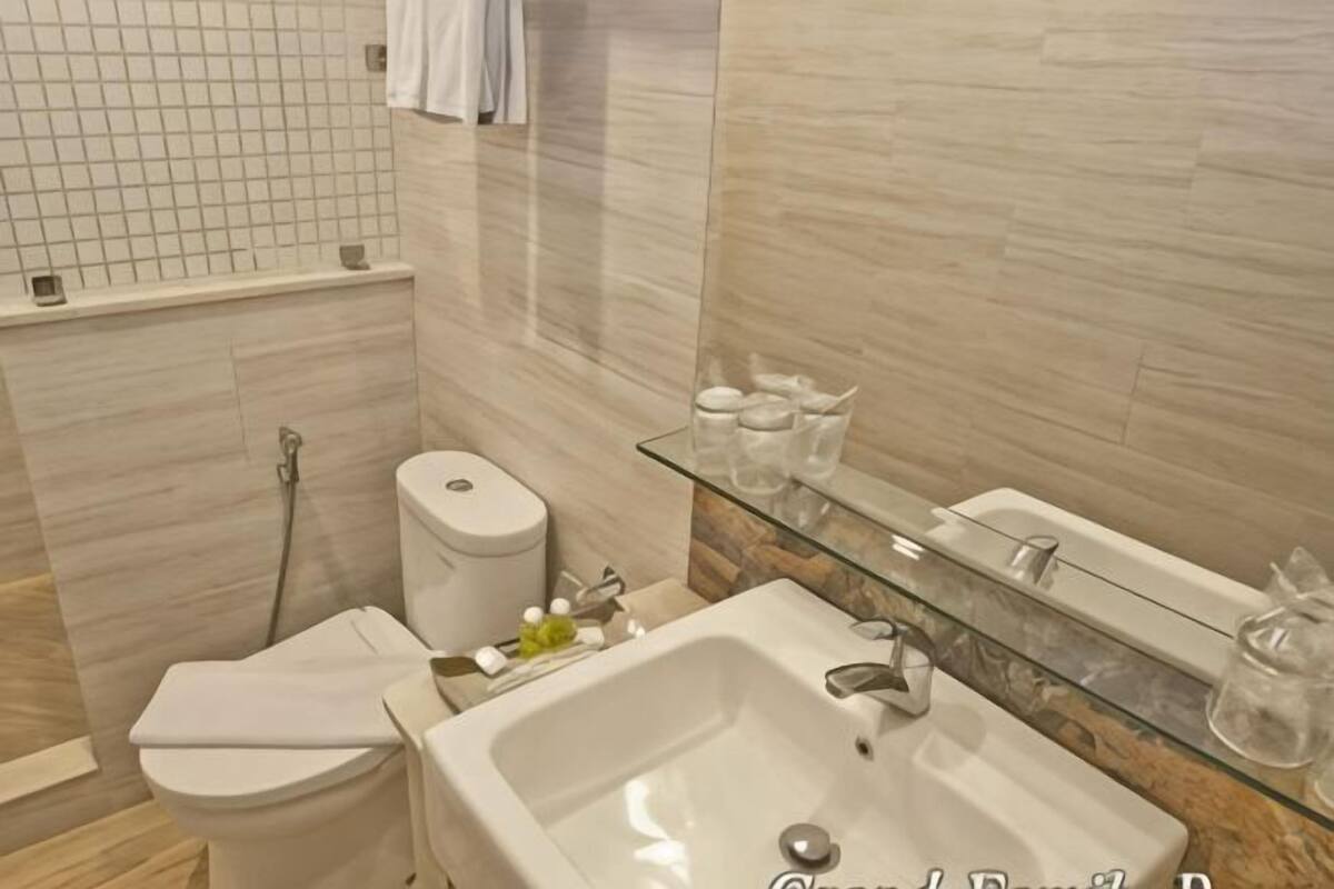 Bathroom | Shower, free toiletries, hair dryer (on request), bathrobes