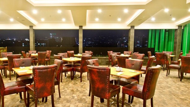 Dining - Green Batara Hotel (Bandung)
