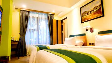 Deluxe Room | In-room safe, desk, soundproofing, iron/ironing board