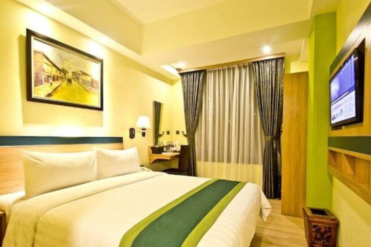 In-room safe, desk, soundproofing, iron/ironing board (on request)