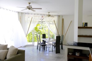 In-room dining - Villa Avalon (Ko Pha-ngan)