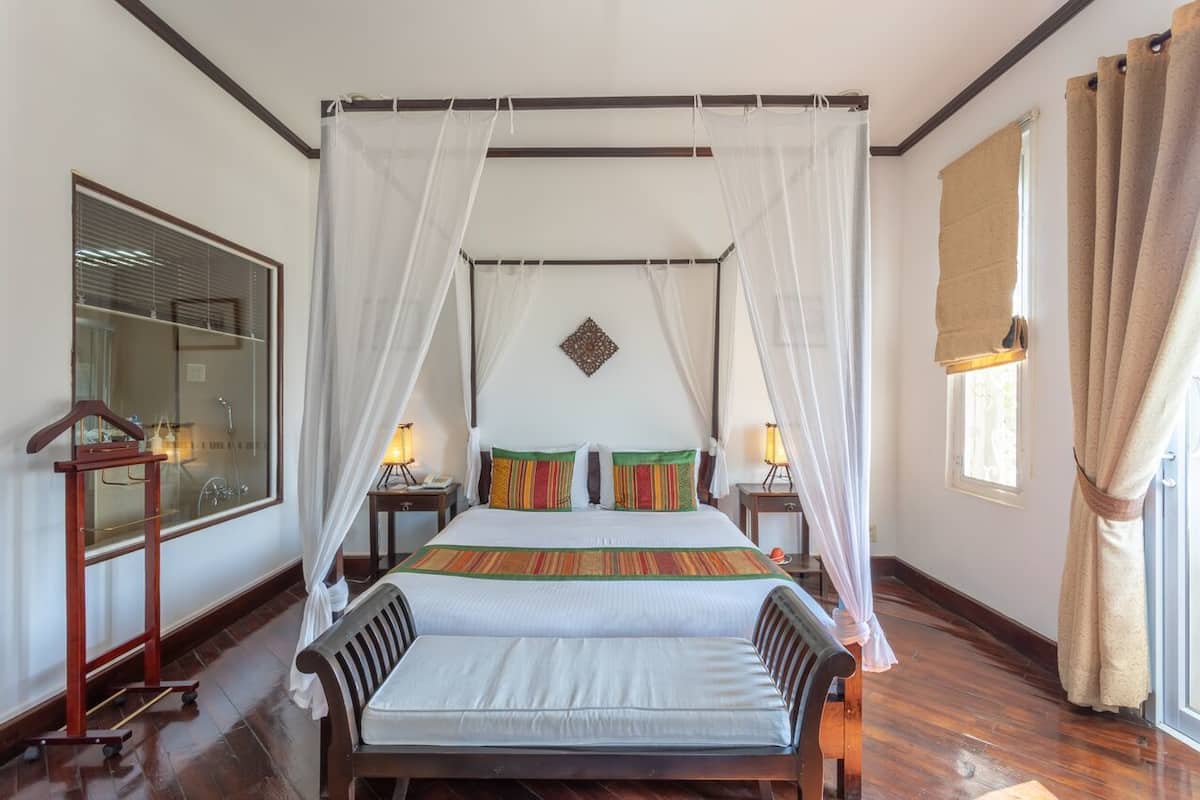 deluxe double room | in-room safe, desk, blackout curtains, rollaway beds