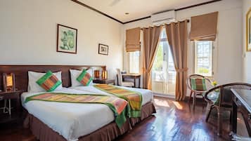 Coffres-forts dans les chambres, bureau, rideaux occultants