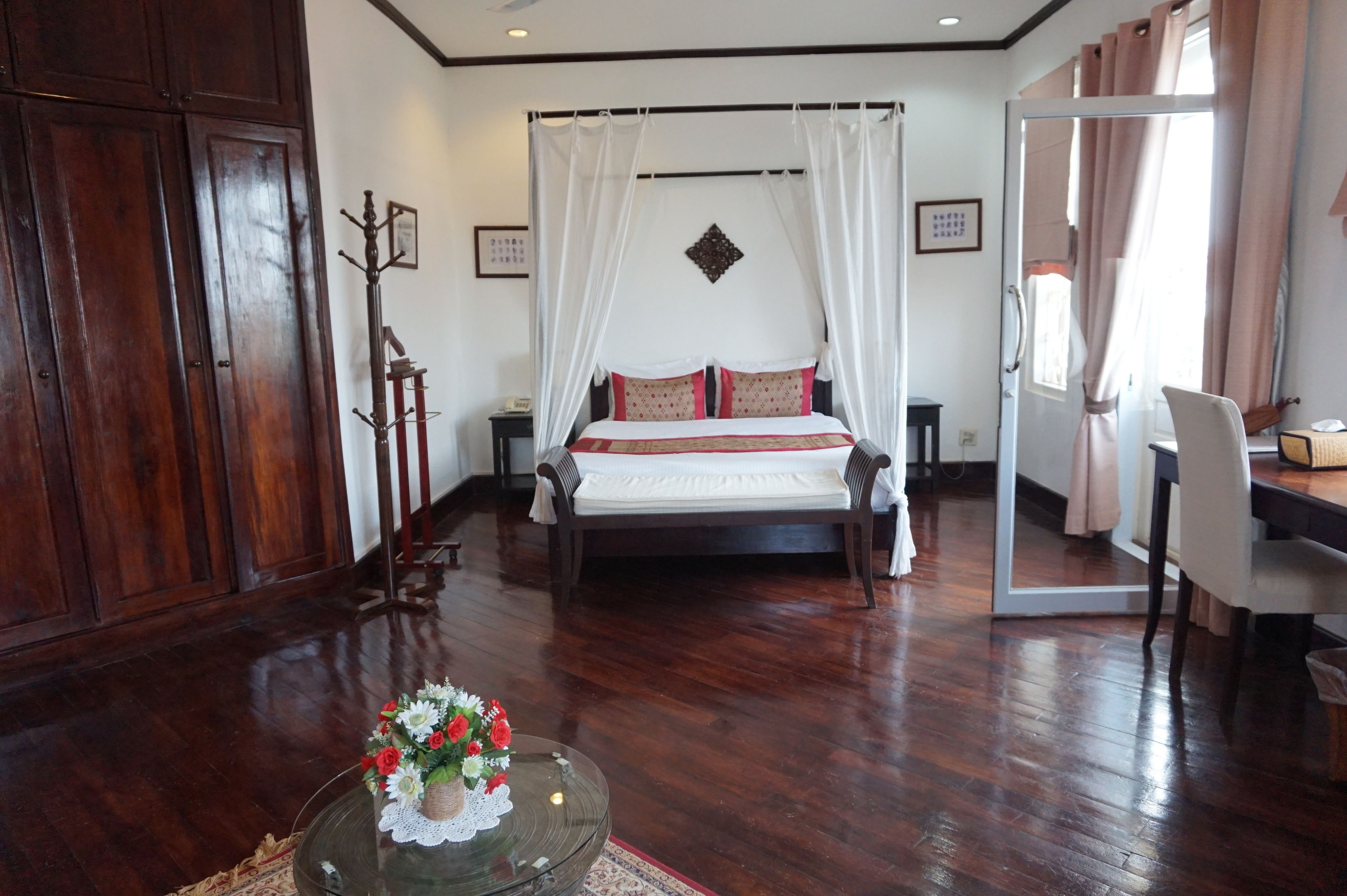 deluxe double room | in-room safe, desk, blackout curtains, rollaway beds