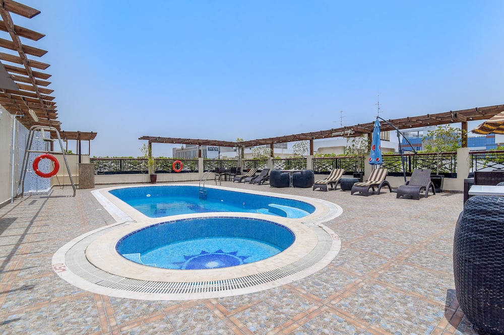 Landmark Summit Hotel