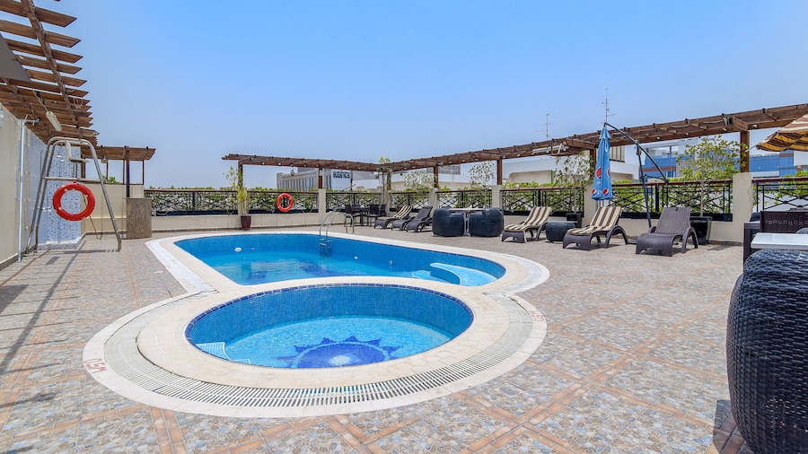 Landmark Summit Hotel