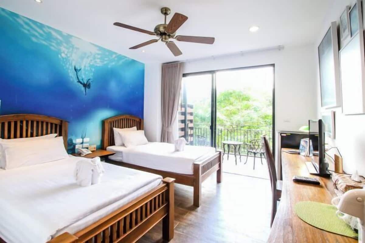 1 habitación, decoración personalizada, muebles diferentes y escritorio