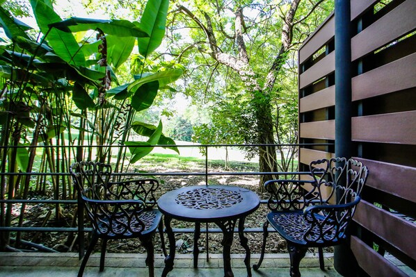 Family Suite Triple Bed | Blick auf den Garten