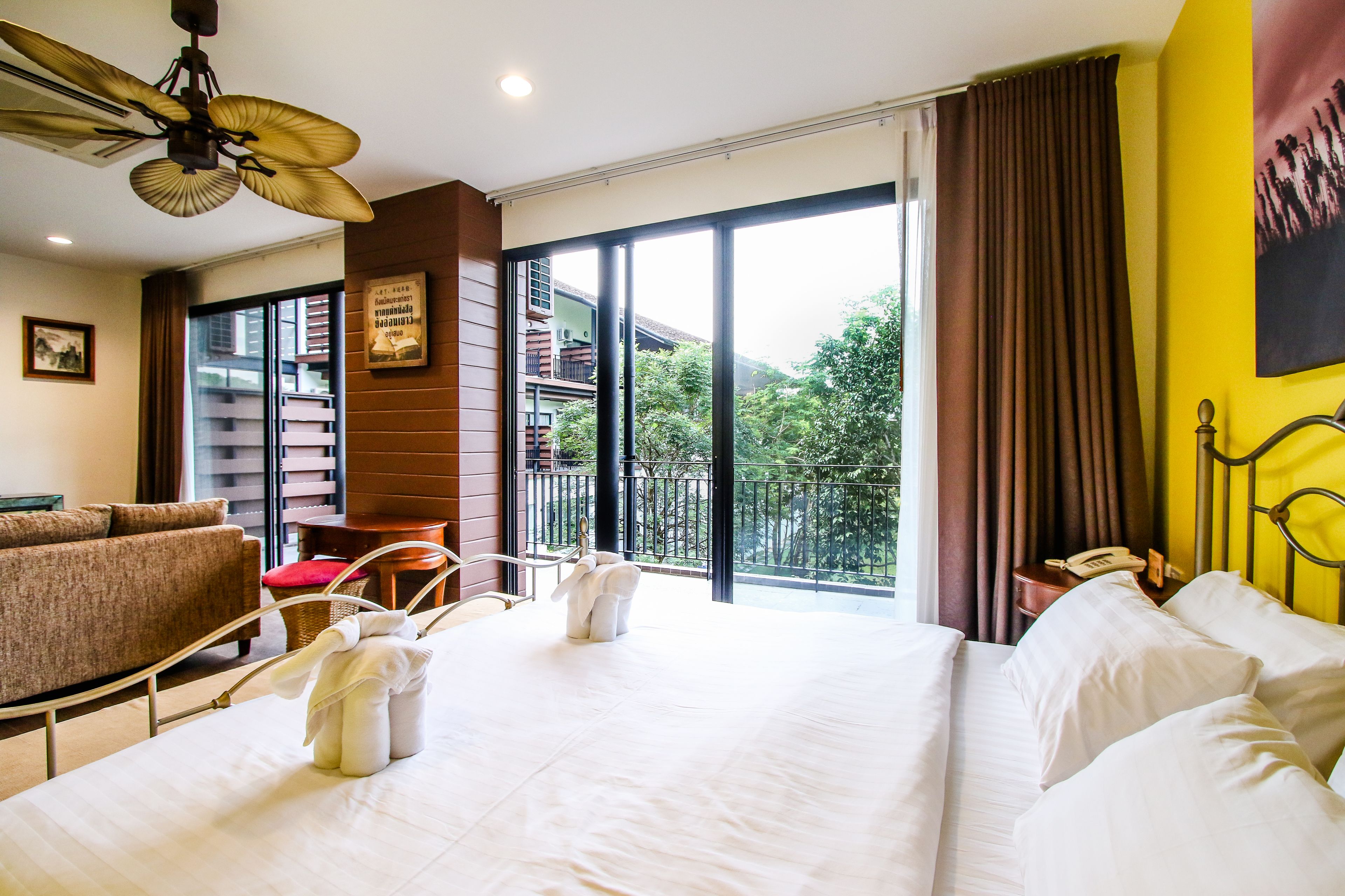 suite, mountain view | 1 bedroom, individually decorated, individually furnished, desk