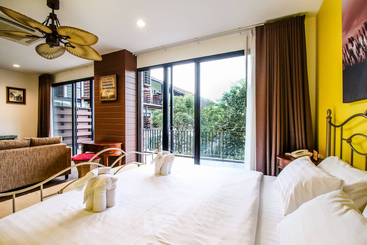 suite, mountain view | 1 bedroom, individually decorated, individually furnished, desk