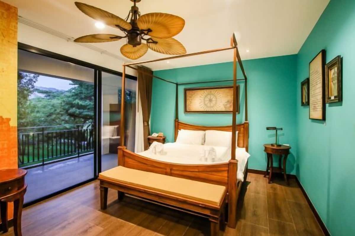 1 habitación, decoración personalizada, muebles diferentes y escritorio