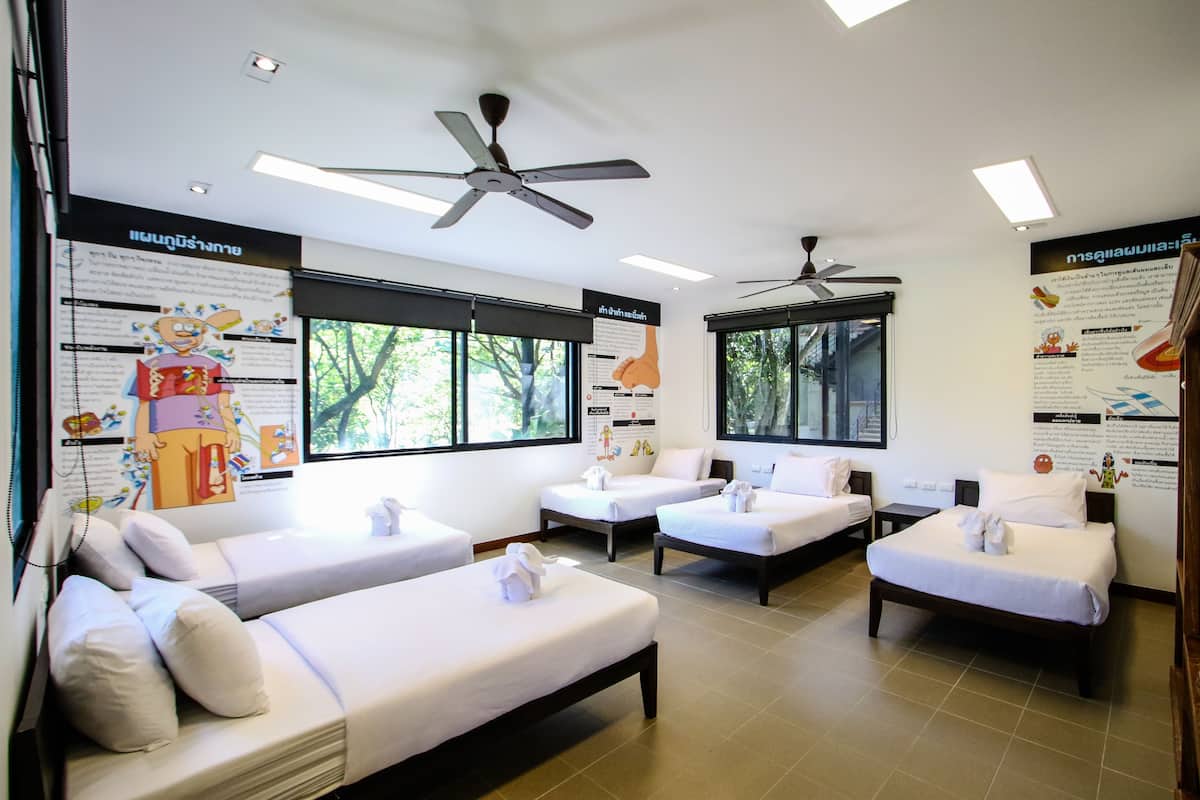 gglc family suite 5 beds | 1 bedroom, individually decorated, individually furnished, desk