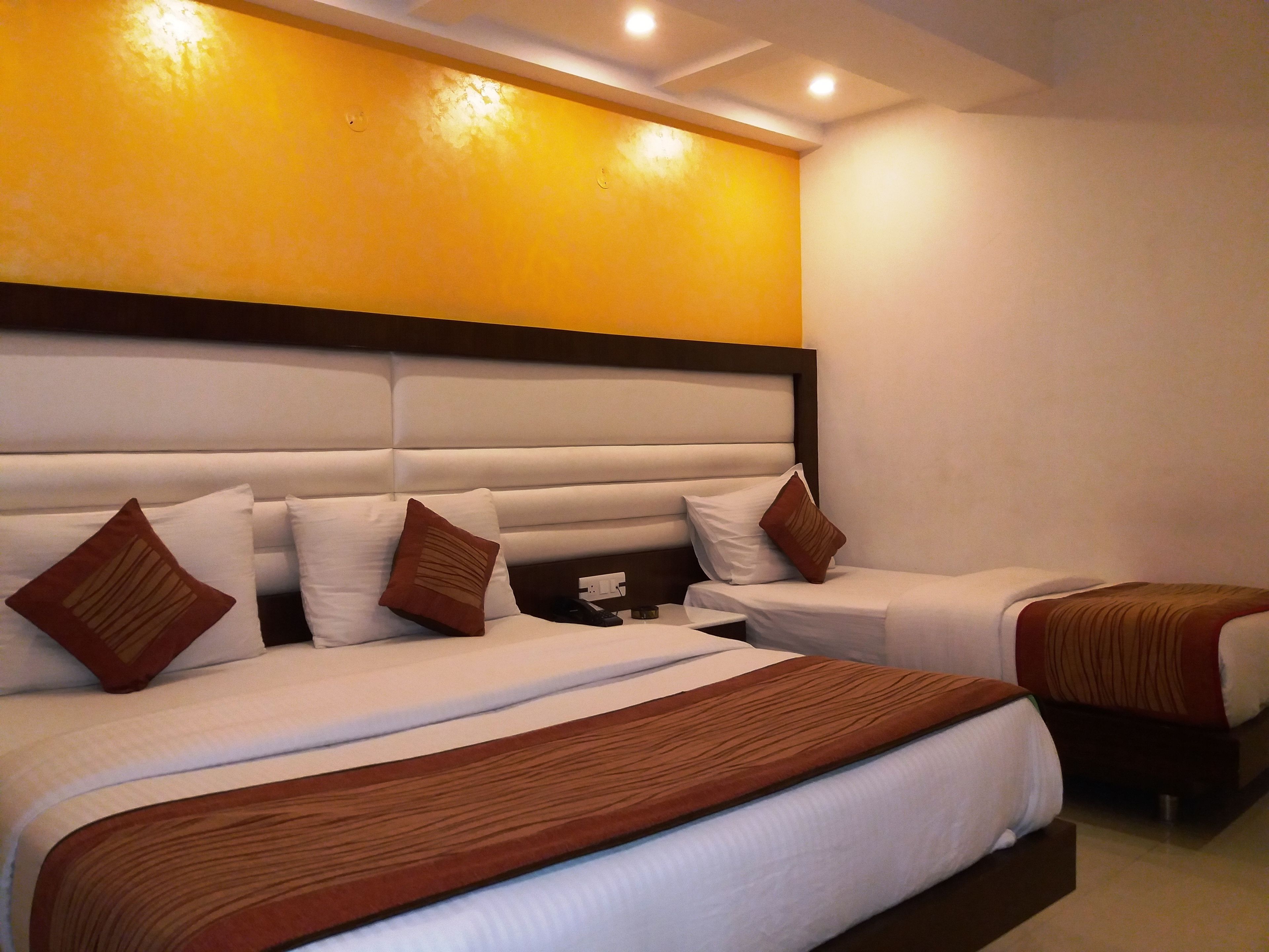 Habitación triple (Triple Bed Room ) | Caja de seguridad en la habitación, escritorio y insonorización 