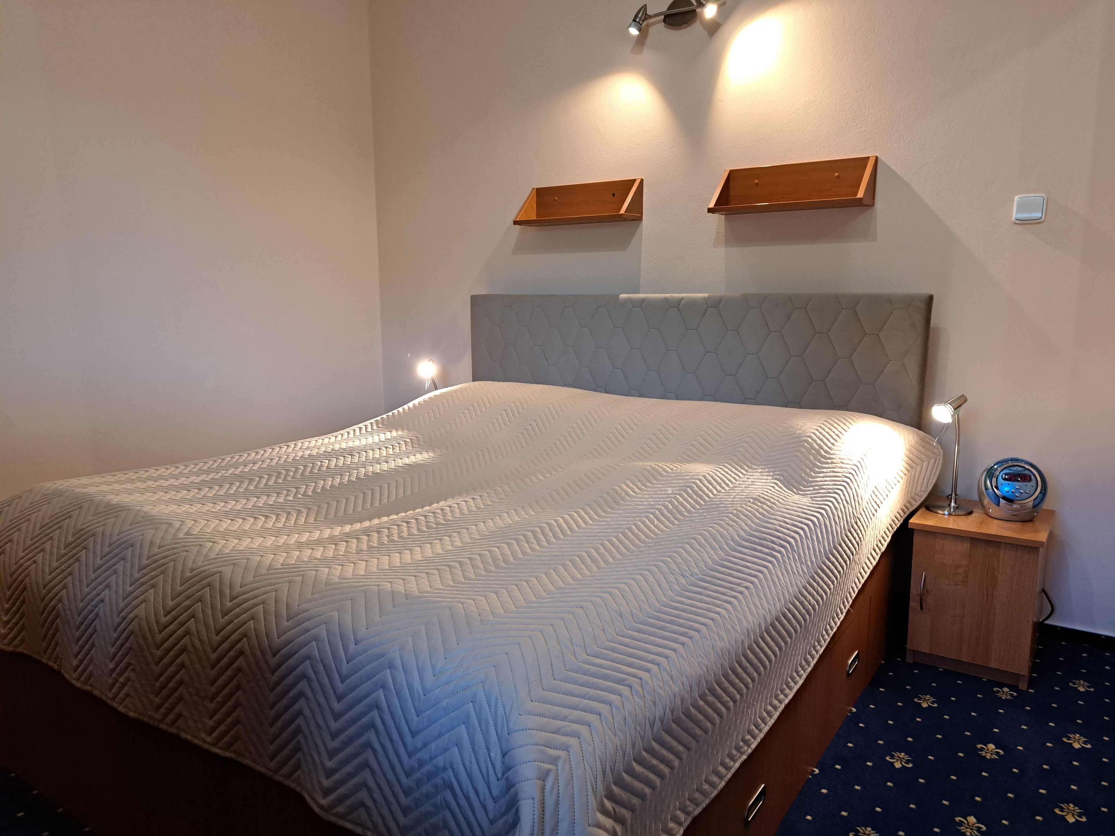Comfort Room | In-room safe, soundproofing, iron/ironing board, free WiFi
