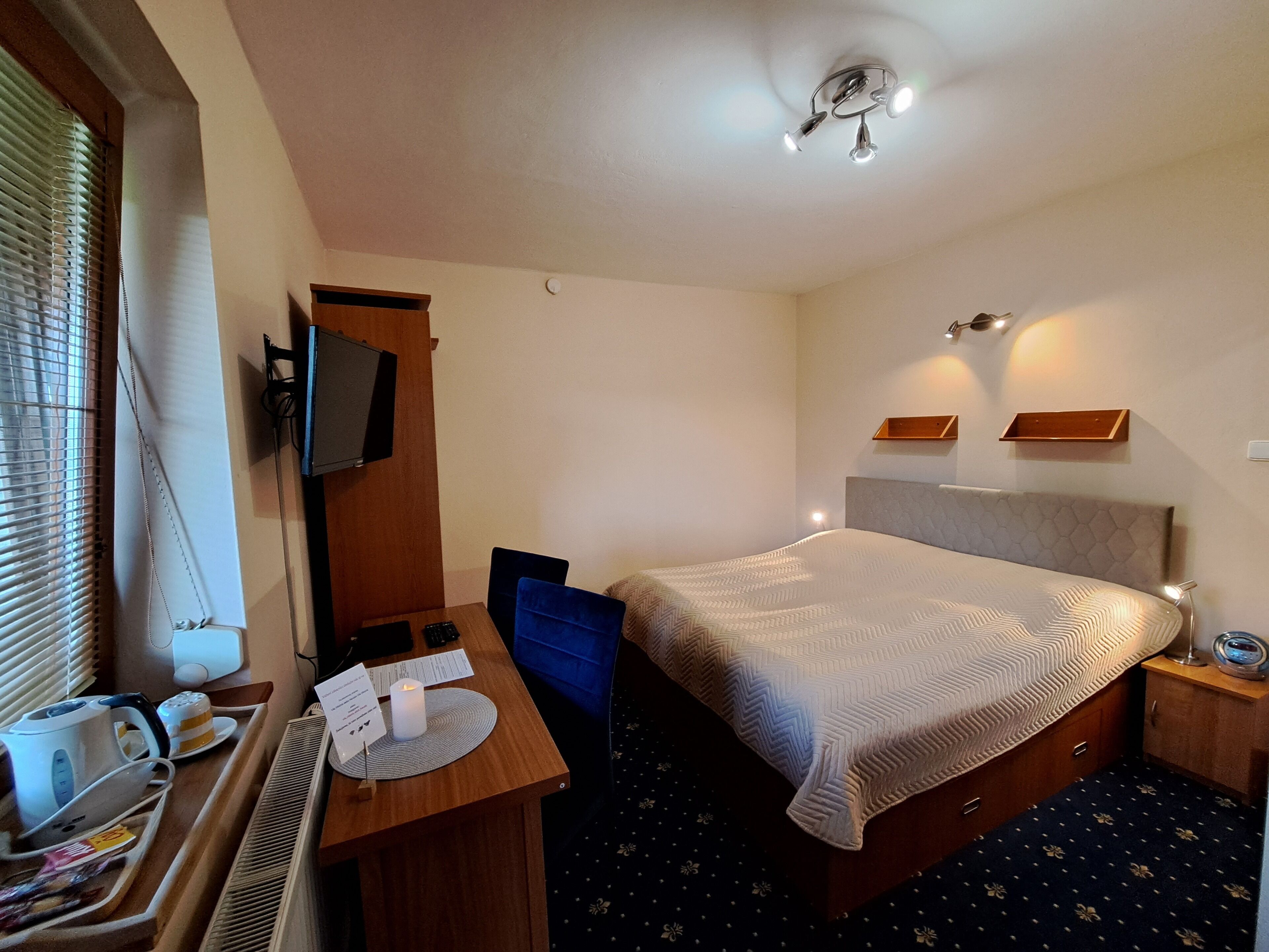 Camera Comfort | Una cassaforte in camera, insonorizzazione, ferro/asse da stiro