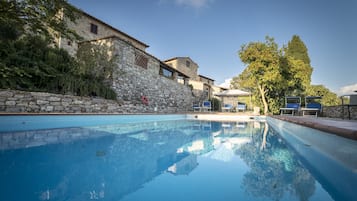 Outdoor pool, pool loungers