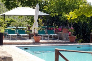 Útilaug, sólstólar