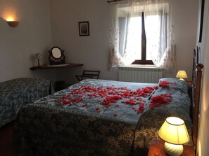 Lúxusíbúð - 2 svefnherbergi | Vöggur/ungbarnarúm, ókeypis þráðlaus nettenging, rúmföt