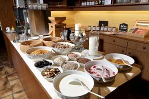 Buffet - Gästehaus Rottenspacher (Koessen)