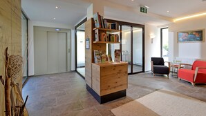 Interior entrance - Gästehaus Rottenspacher (Koessen)