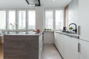 Apartment, 2 Bedrooms (at 89 Jerozolimskie Avenue) | Private kitchen | Fridge - P&O Apartments Nowogrodzka (Warsaw)