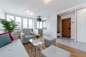 Apartment, 2 Bedrooms (at 89 Jerozolimskie Avenue) | Iron/ironing board, rollaway beds, free WiFi - P&O Apartments Nowogrodzka (Warsaw)