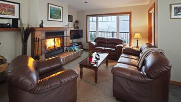 Cottage, 3 Bedrooms, River View | Living room | Flat-screen TV, DVD player