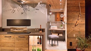 Deluxe Double Room, 1 Bedroom, Balcony, Mountain View | Living area | Flat-screen TV - Berghotel Pointenhof (Sankt Johann in Tirol)