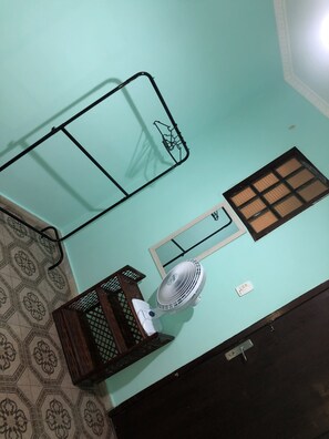 Ropa de cama de alta calidad y tabla de planchar con plancha 