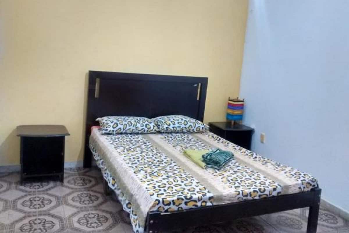 Economy Double or Twin Room, 1 Double Bed | Premium bedding, iron/ironing board (on request), WiFi (free)